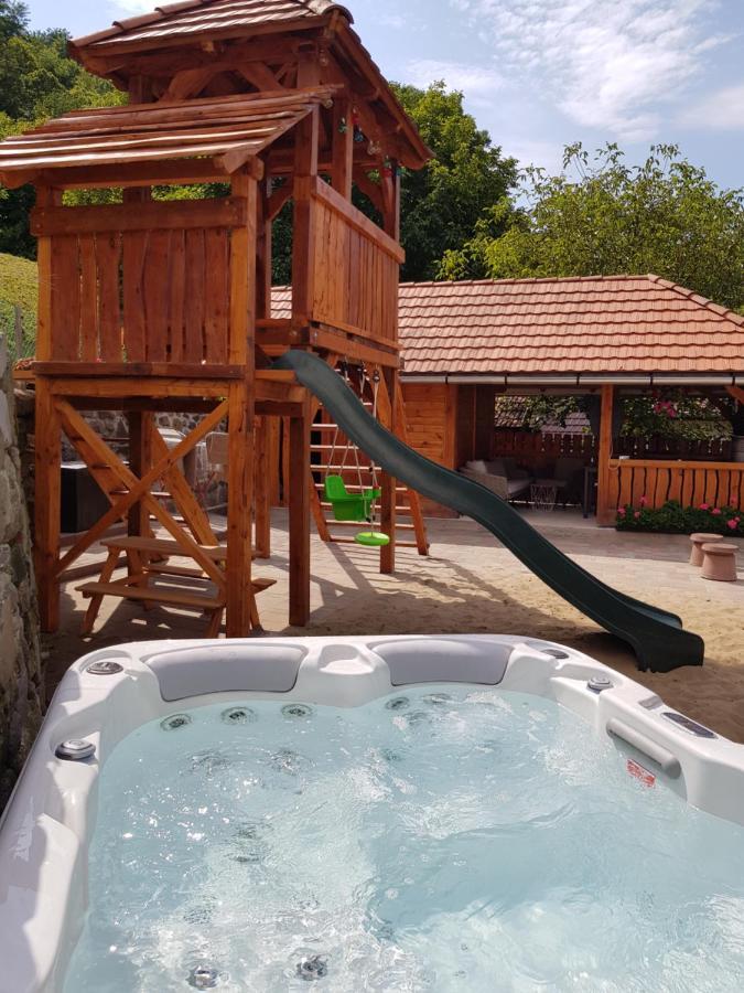Hepehuta Haziko Apartment Háromhuta Екстериор снимка